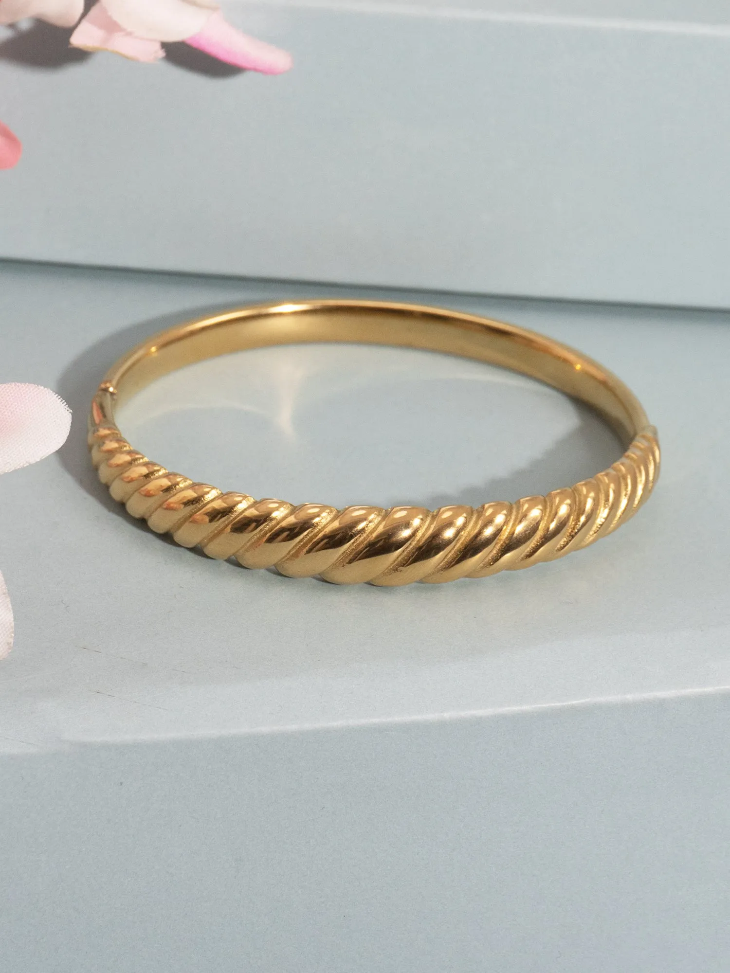 Openable Gold-Plated Twisted Design Bracelet